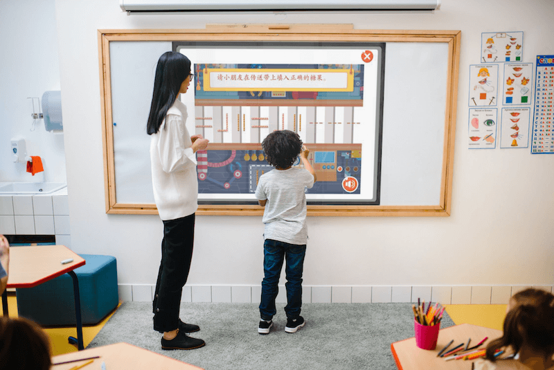 天才发动机

美国华语幼儿园在教室教学